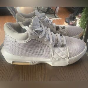 Lebron basketball shoes